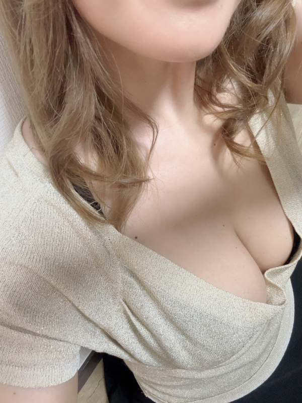 秋葉りさ