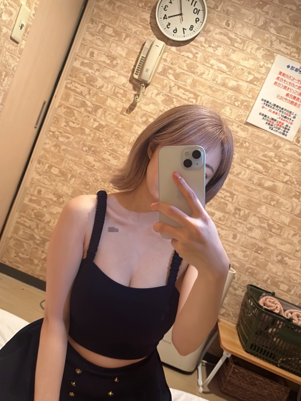 新人にこ