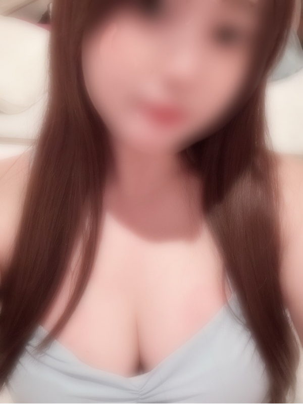新人えな