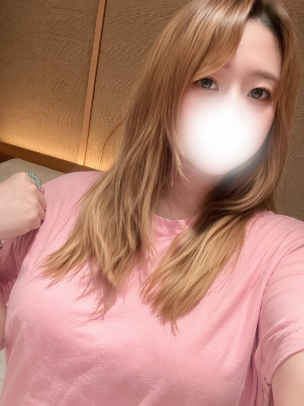つきな