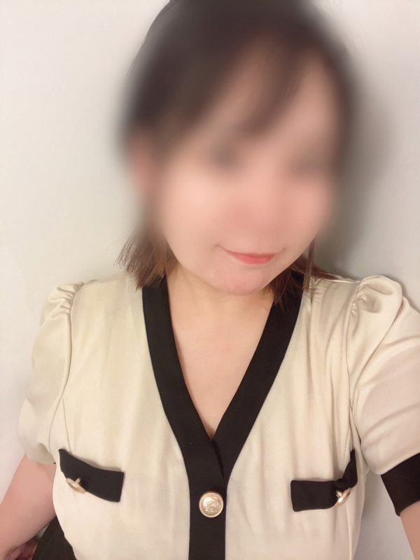 真弓かえら