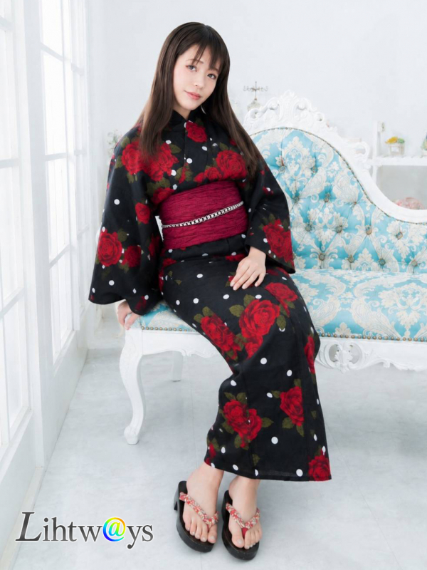 葉月かりな