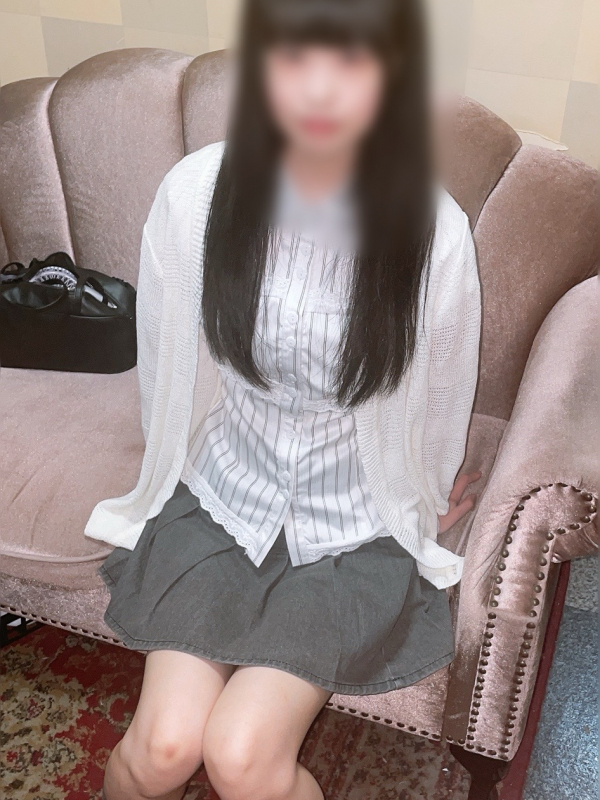 新人まりな