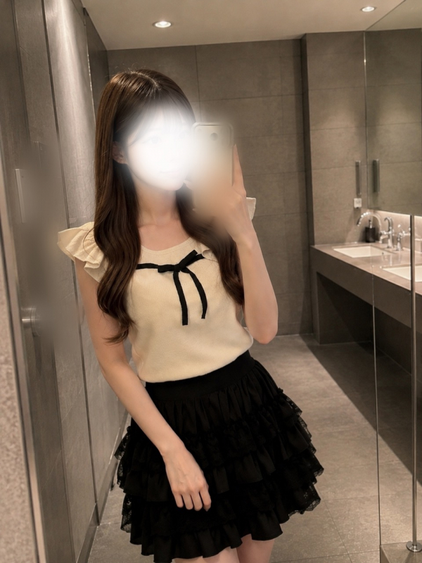 白咲あみな