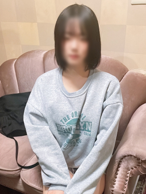 新人えま