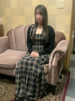 新人ななせ