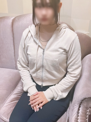 新人みこ