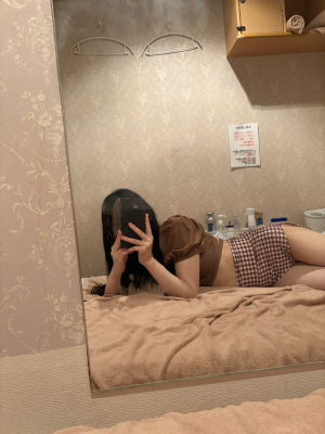 新人あやの