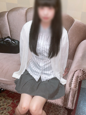 新人まりな