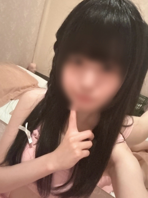 新人まりな
