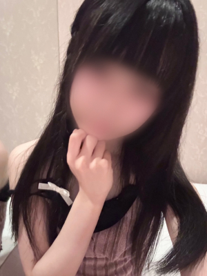 新人まりな