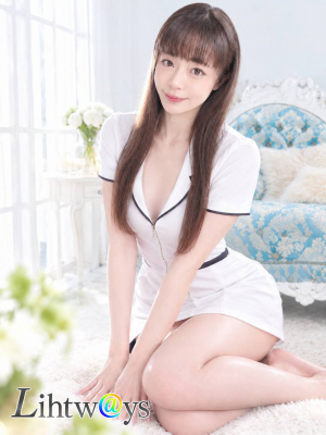 葉月かりな